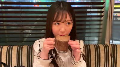 Ő egy barátom, aki ugyanabba a klubba járt az egyetemen.És ő a legvonzóbb lány a klubban.Japán szexi légkör.